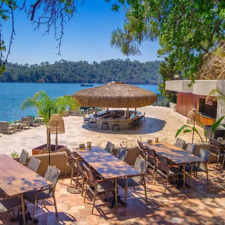 The Bay Club Feriested