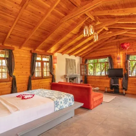The Bay Club Отель