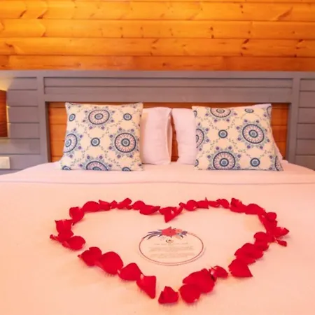 The Bay Club Отель