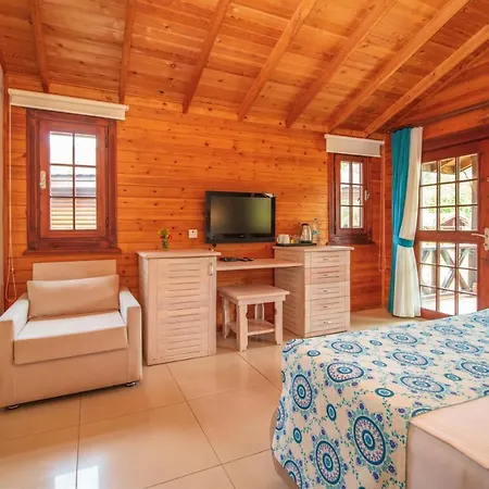 Отель The Bay Club 5*