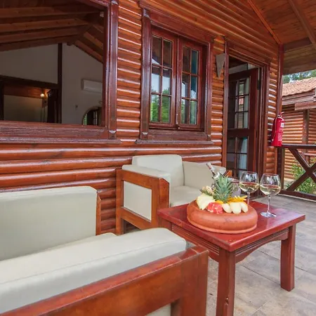Отель The Bay Club 5*