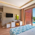 The Bay Club Station touristique 5*